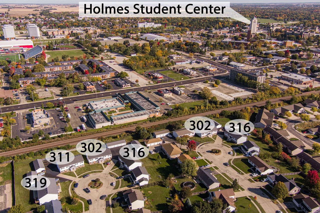 319 Barberry Ct - Photo 2 of 9