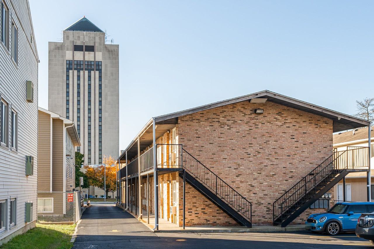 631 Lucinda Ave Apartments in Dekalb, IL 60115 Zumper