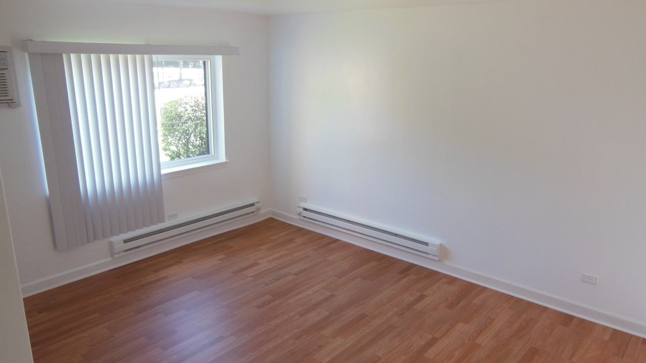 1851 North Green Lane North #2B - Photo 6 of 10