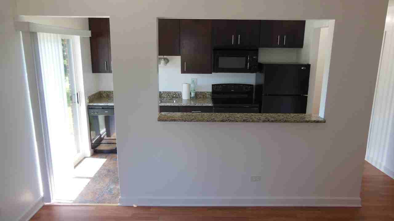 1851 North Green Lane North #2B - Photo 3 of 10