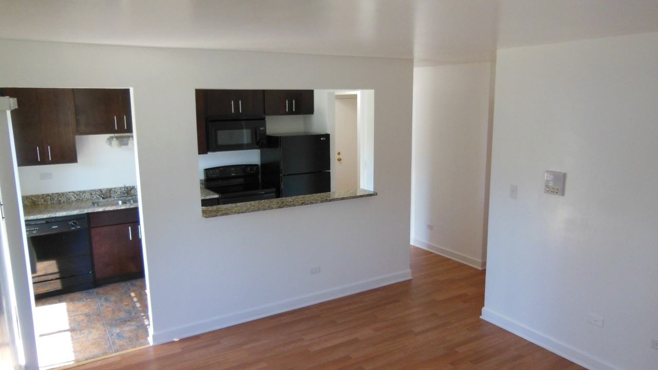 1851 North Green Lane North #2B - Photo 7 of 10