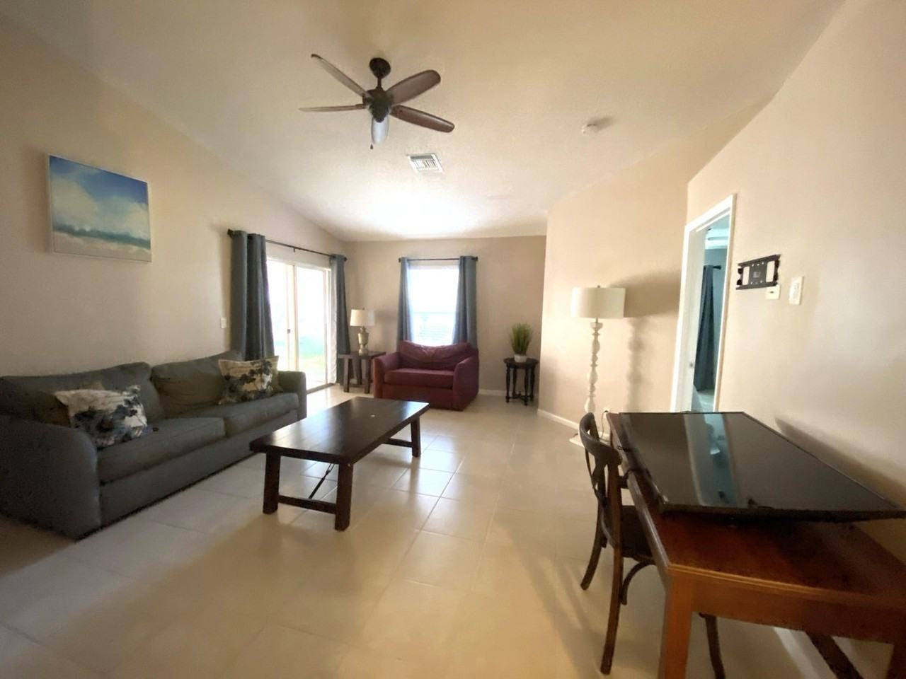 300 Ne 42nd St #1 - Photo 3 of 16