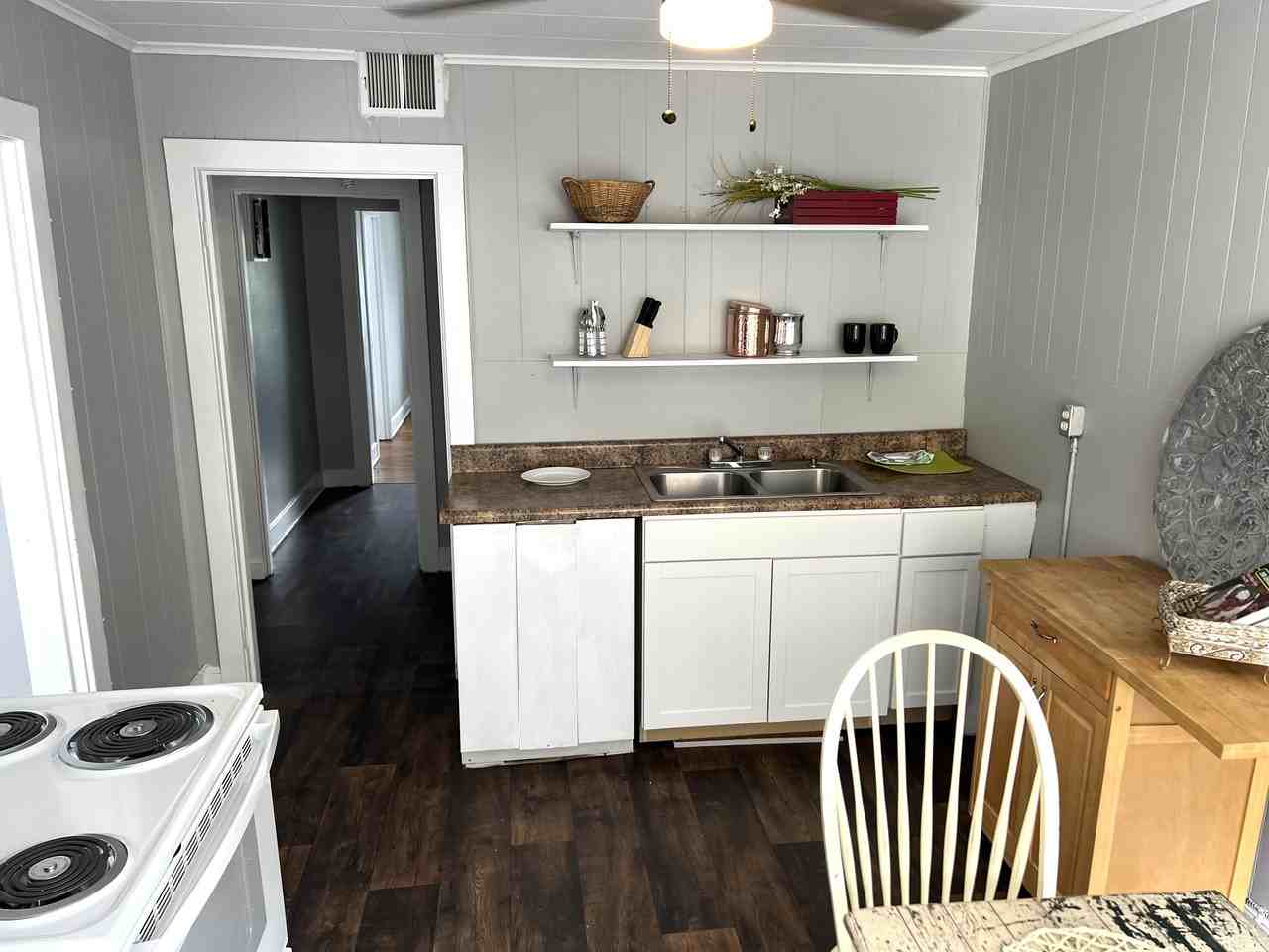 210 210 Clover Street #AB - Photo 3 of 11