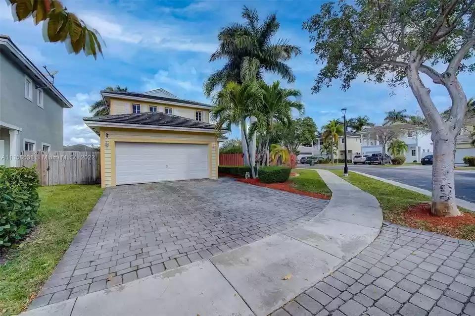 3165 Ne 3rd Dr - Photo 2 of 8