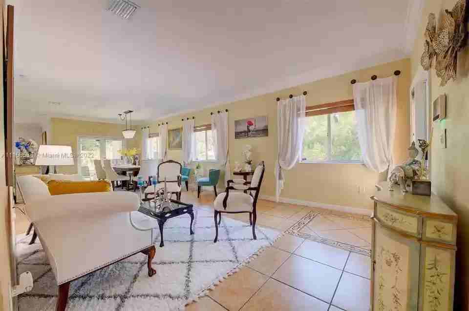 3165 Ne 3rd Dr - Photo 3 of 8