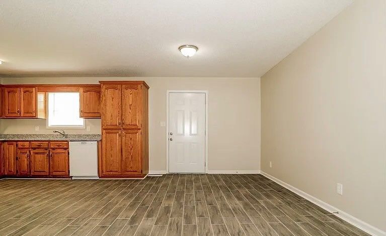 381 Wingfoot St - Photo 2 of 8