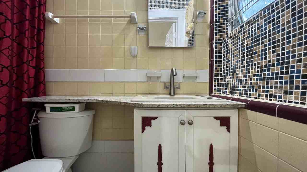 716 Ne 127th St #2 - Photo 3 of 6