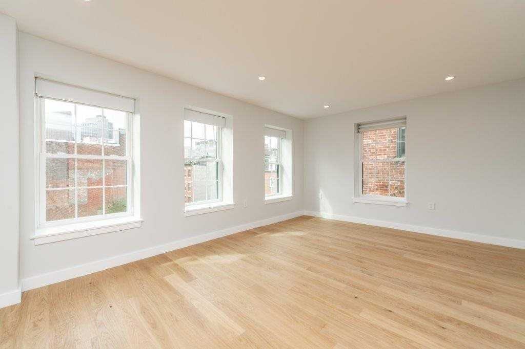 Fleet St - Photo 3 of 8