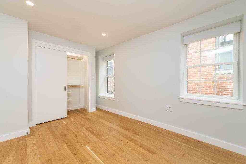 Fleet St - Photo 6 of 8