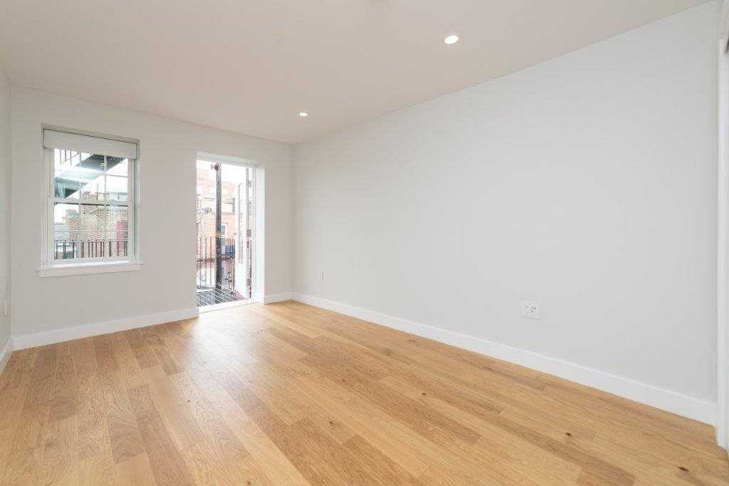 Fleet St - Photo 7 of 8