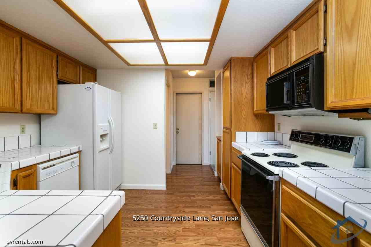 5250 Countryside Lane - Photo 3 of 29