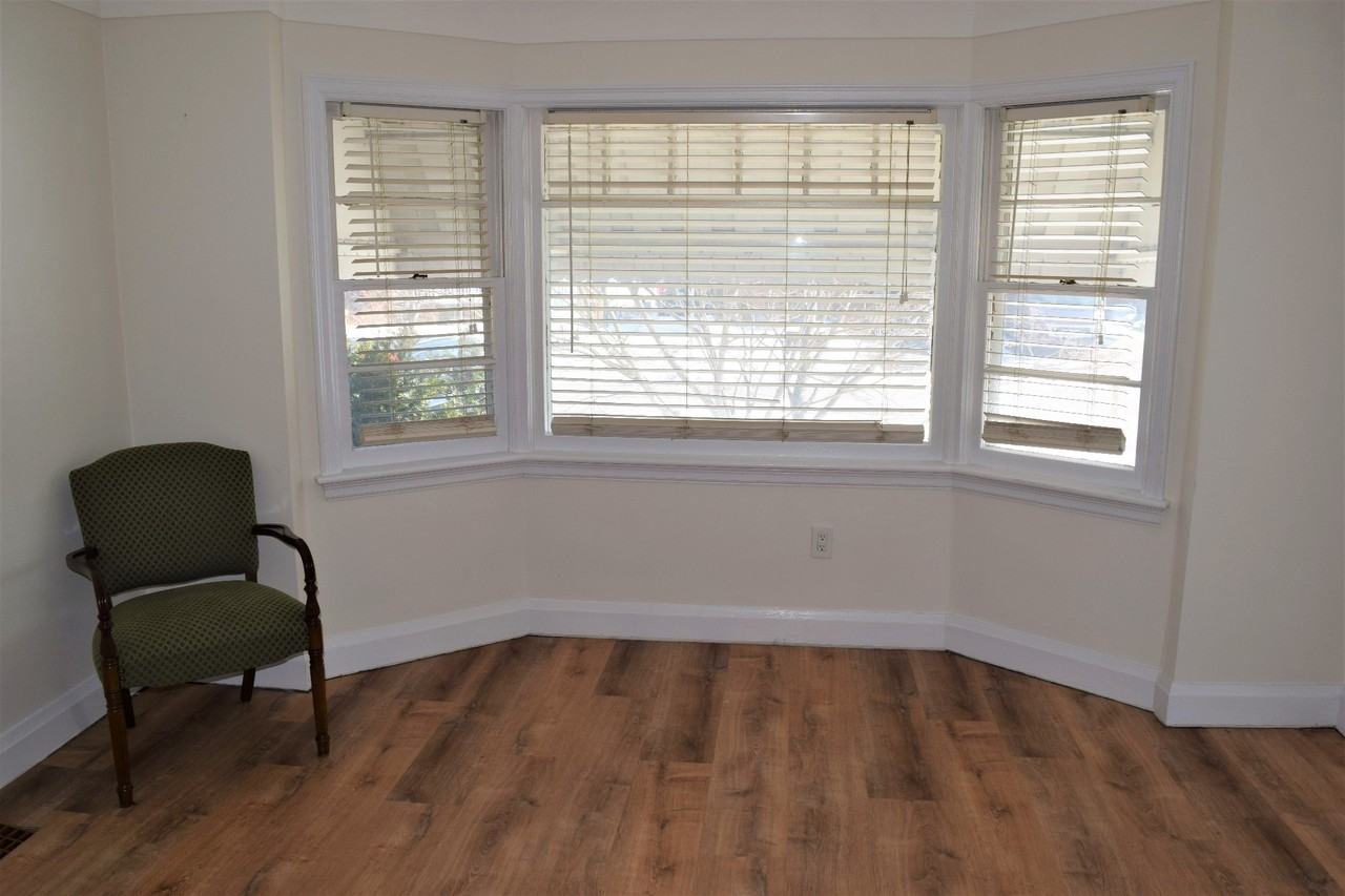 136 Bell Avenue - Photo 3 of 10