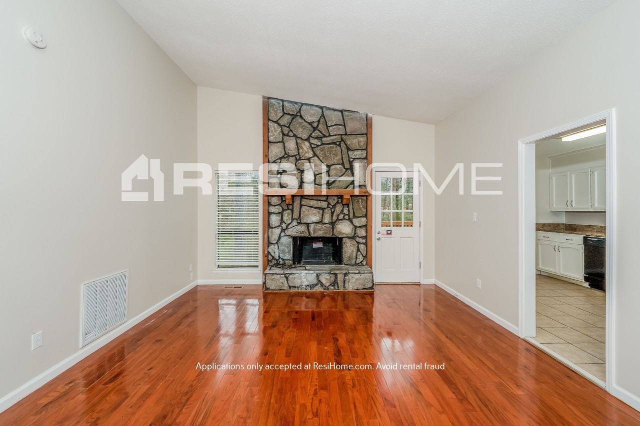 913 Wear Dr - Photo 3 of 24