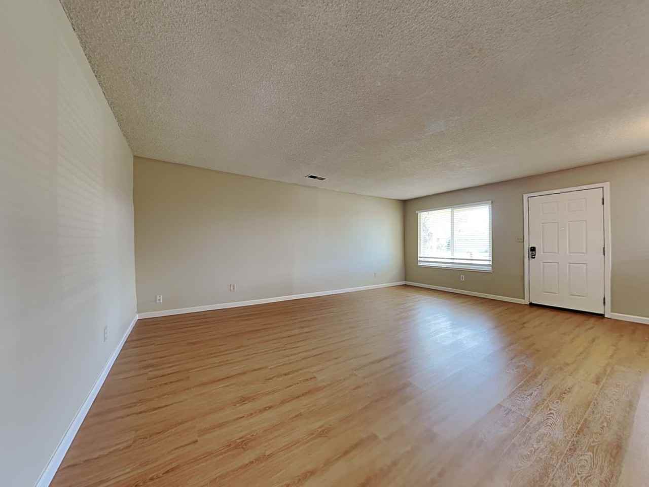 1658 Ashwood Dr - Photo 3 of 17