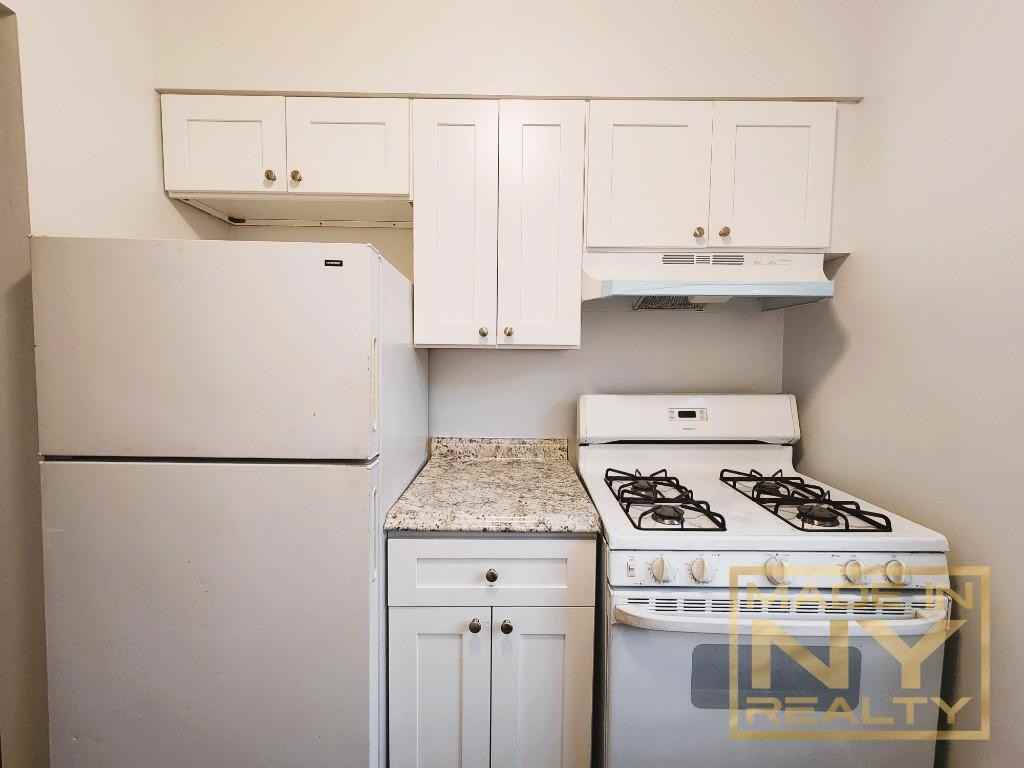2810 172nd St #B - Photo 2 of 11