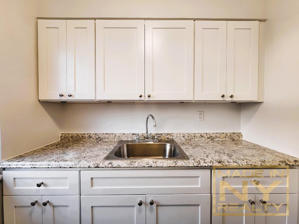 2810 172nd St #B - Photo 3 of 11