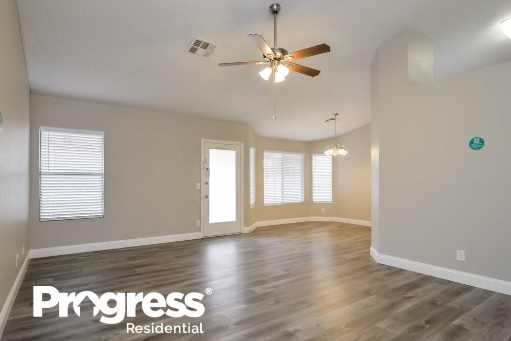 705 Skipjack Dr - Photo 3 of 16