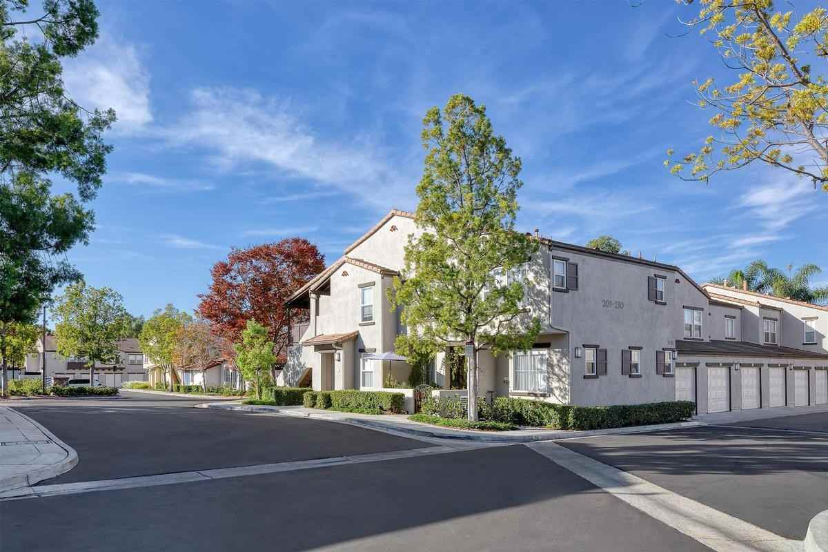 76 Mercantile Way - Photo 2 of 49