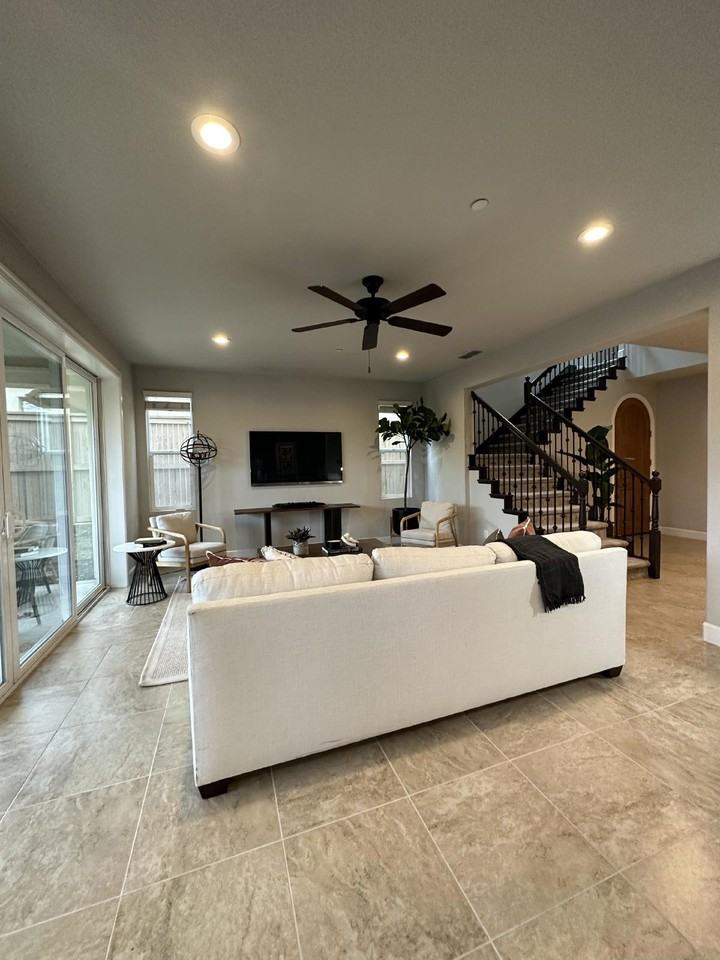 5049 Verona Dr - Photo 3 of 30