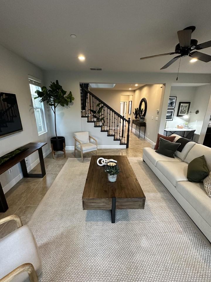 5049 Verona Dr - Photo 4 of 30