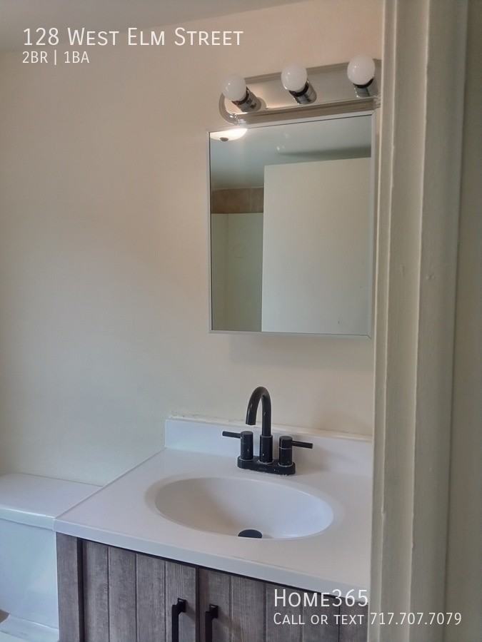 128 W Elm St - Photo 3 of 7