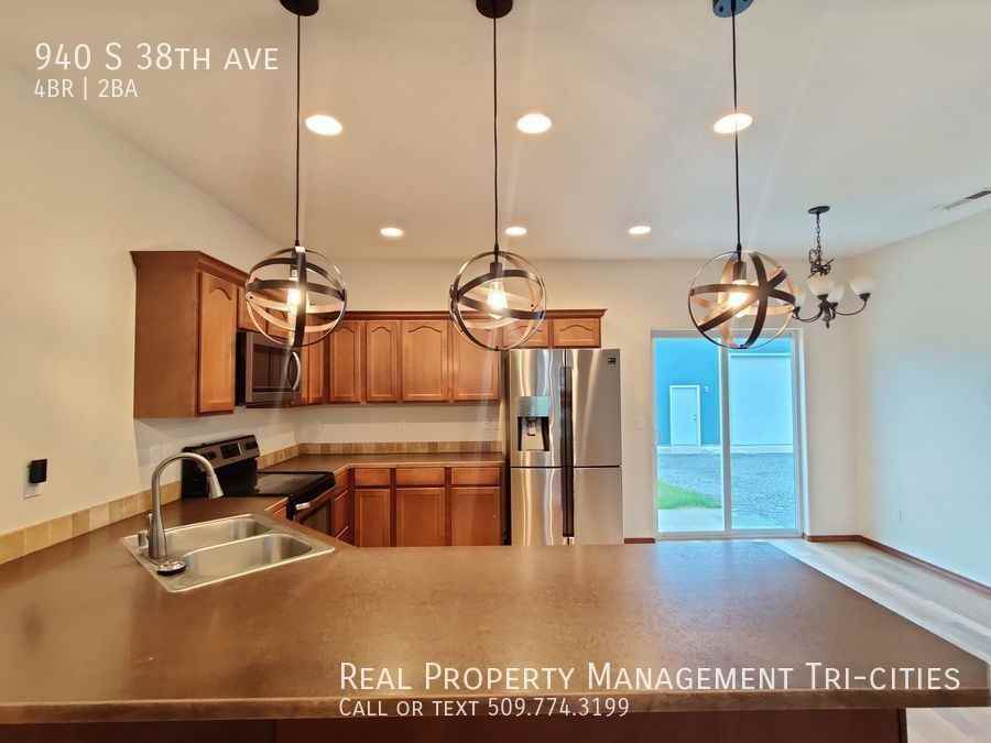 940 S 38th Ave - Photo 3 of 25