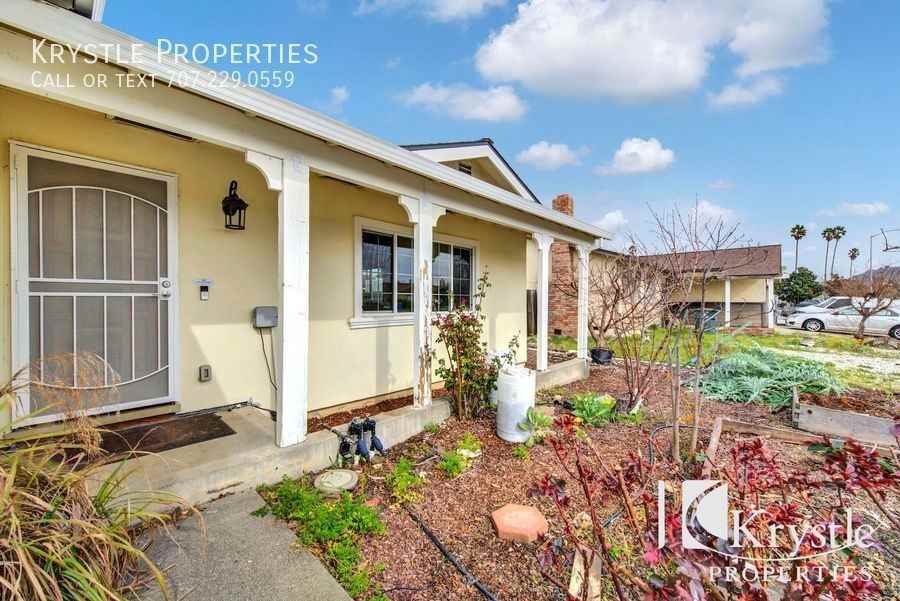 324 Kimberly Dr - Photo 3 of 22