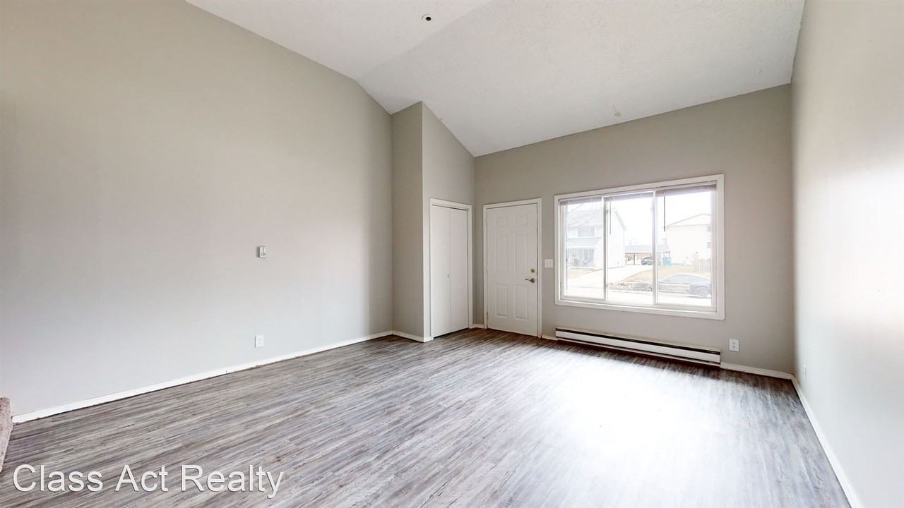 1710 Rockingham - Photo 3 of 8