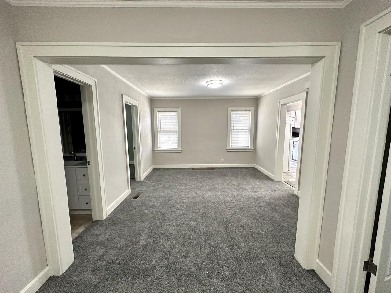 108 S Hawthorne Ave #1 - Photo 5 of 15