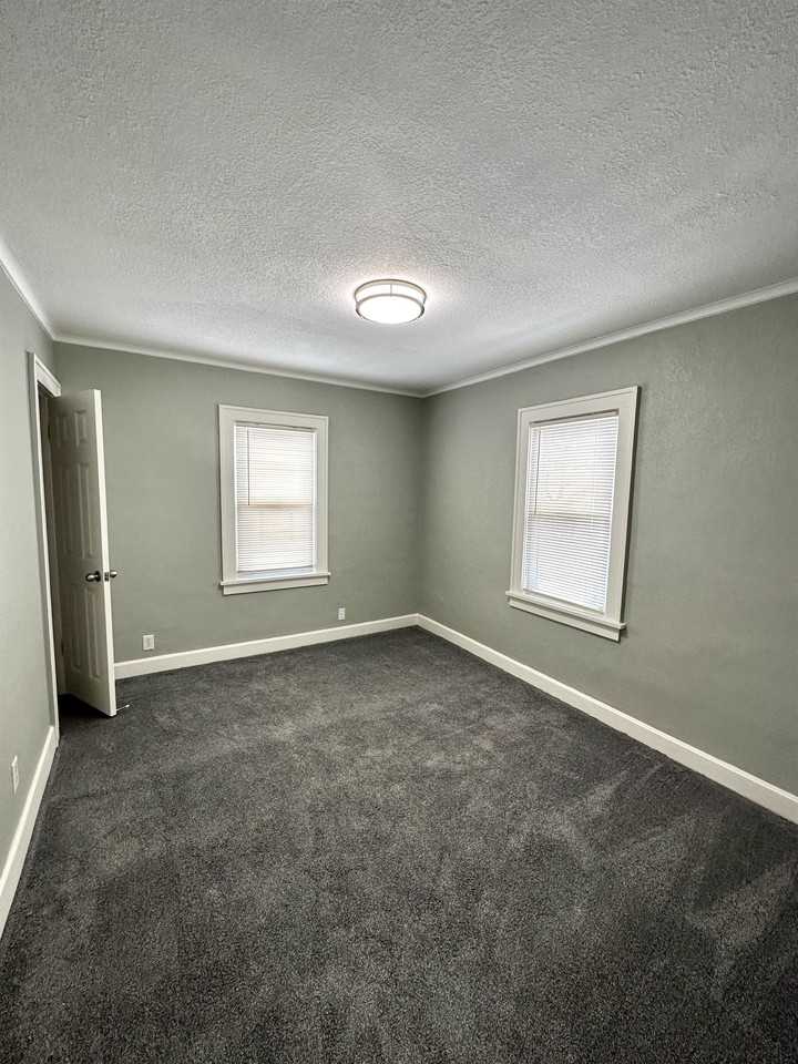 108 S Hawthorne Ave #1 - Photo 6 of 15