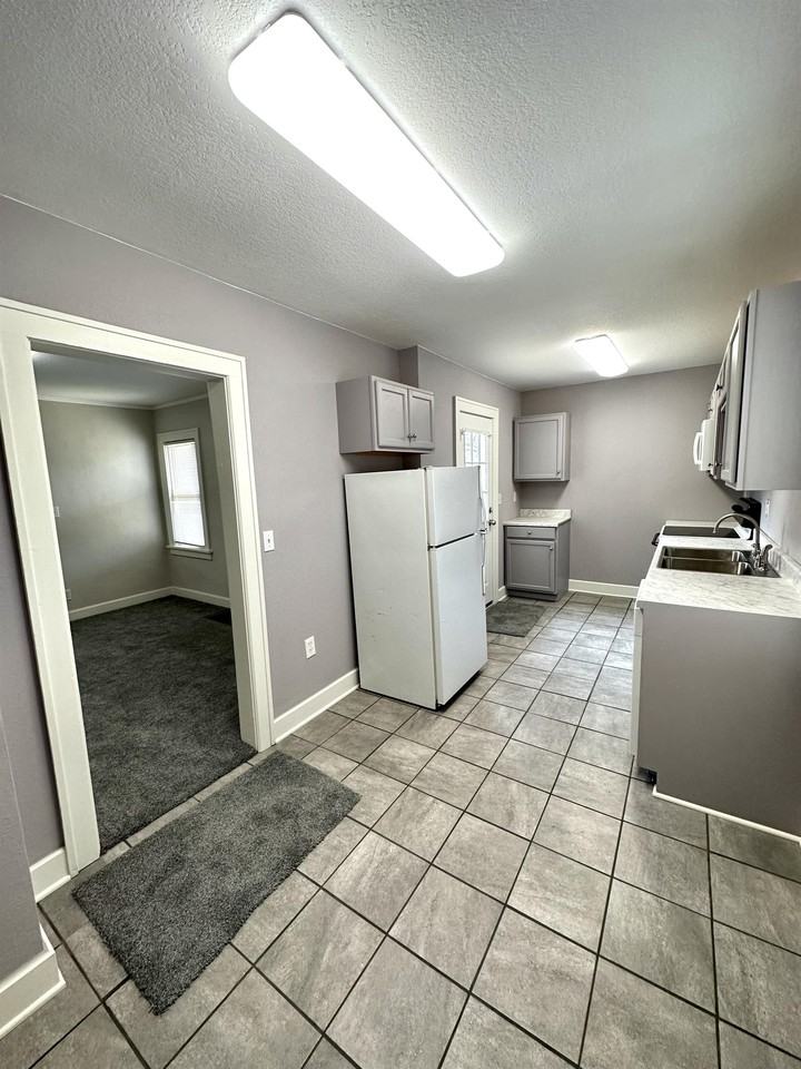 108 S Hawthorne Ave #1 - Photo 7 of 15