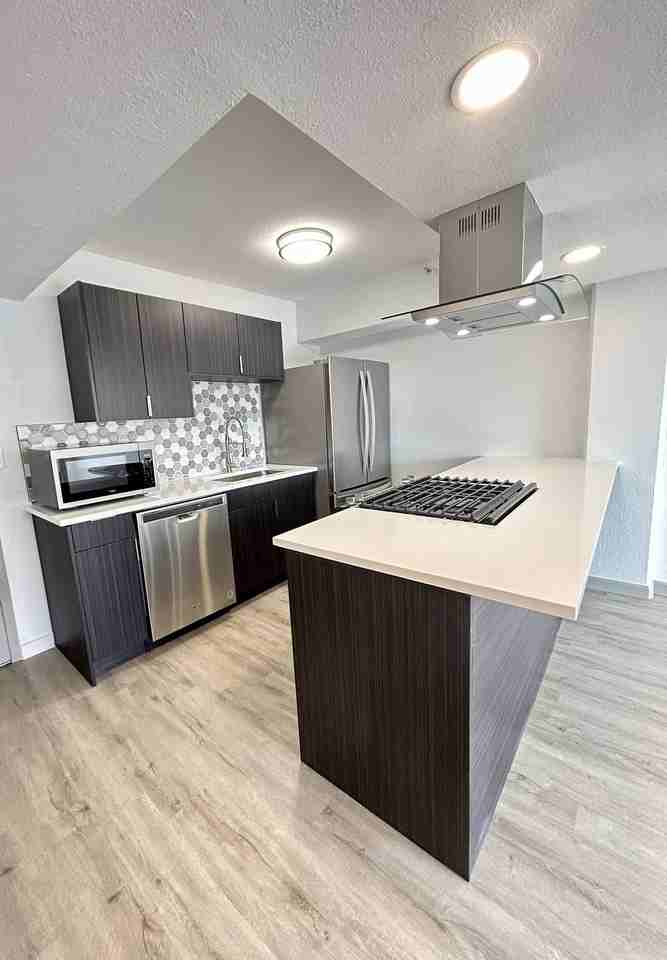 Redondo Tower - Photo 3 of 43