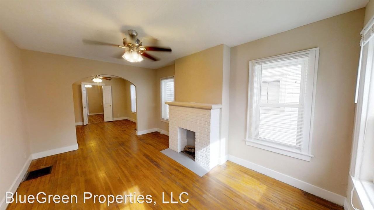 119 W Garrett St - Photo 3 of 21