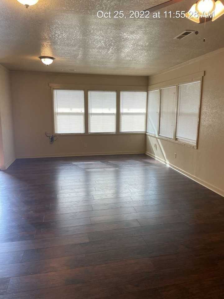 3251 N State St - Photo 3 of 11