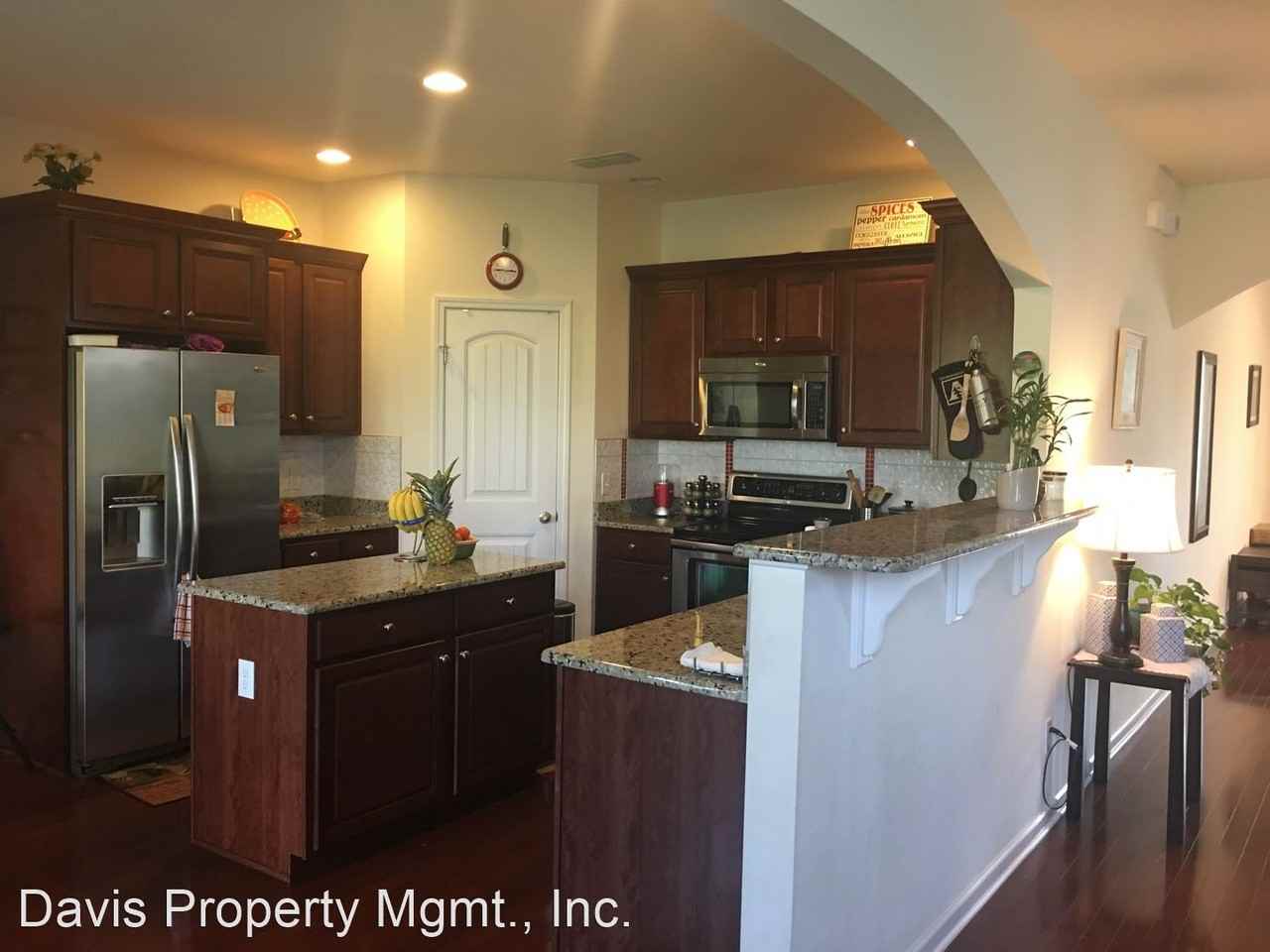 1672 Stonewater Dr - Photo 3 of 13