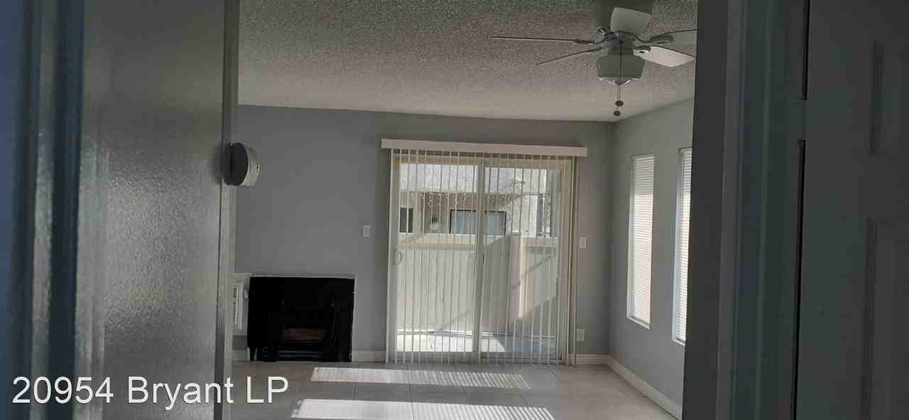 20954 Bryant St - Photo 3 of 19