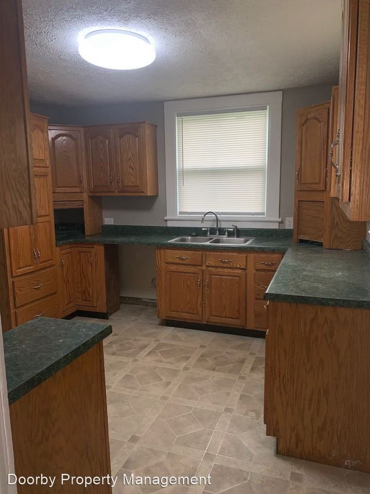 312 Locust Ave - Photo 2 of 8