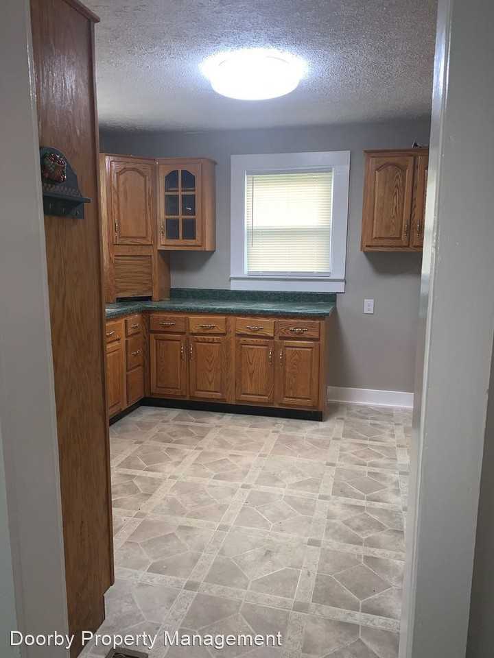 312 Locust Ave - Photo 3 of 8