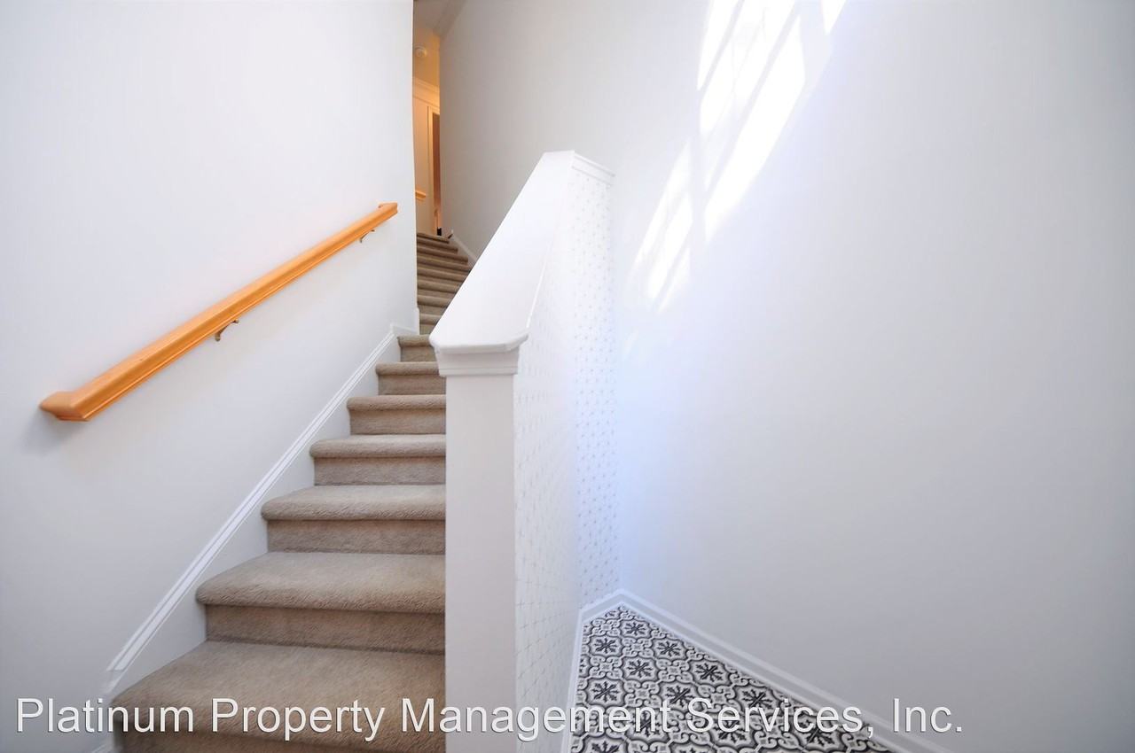 1032 Whitshire Way - Photo 3 of 35