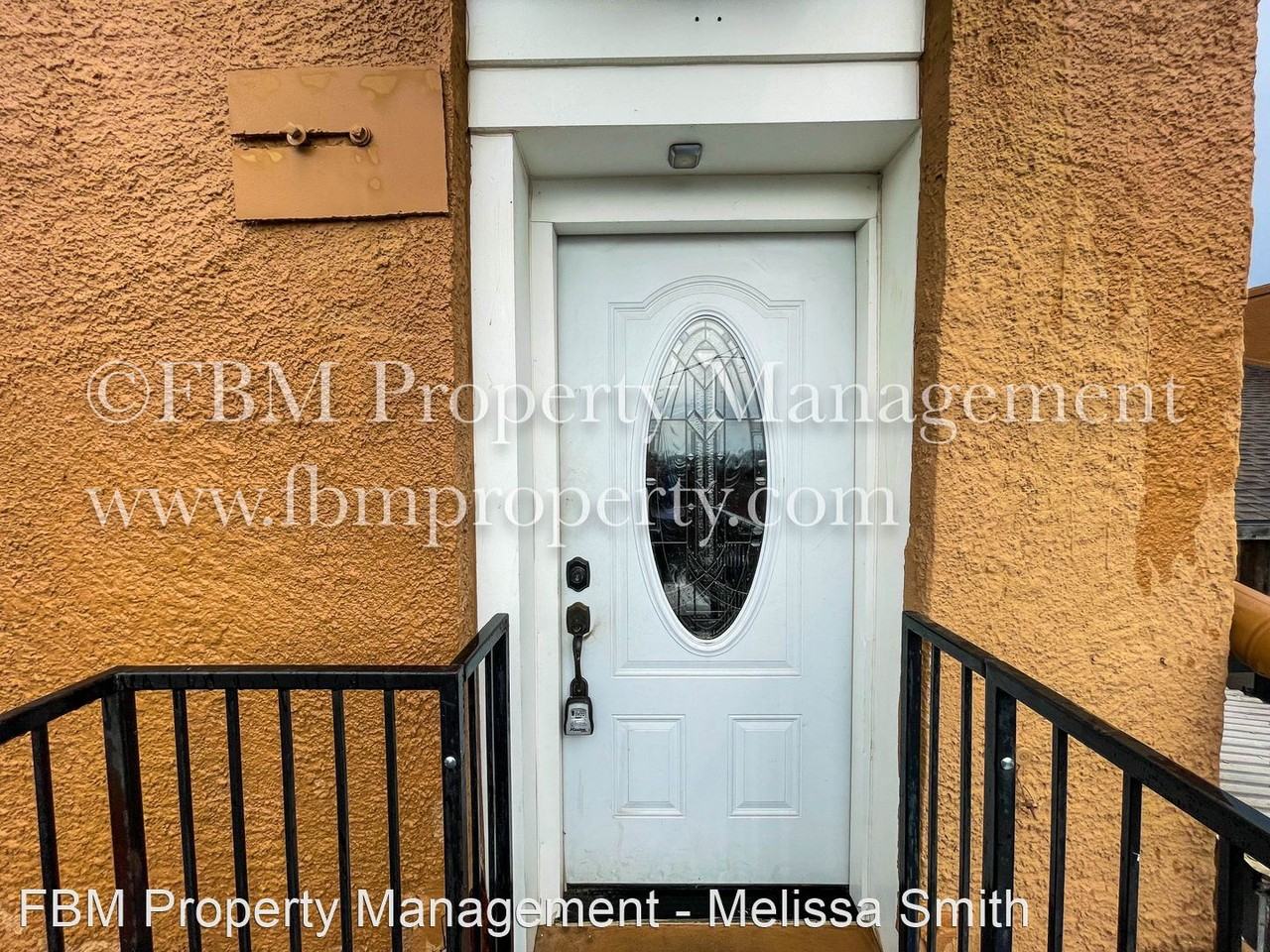 111 E Collin - Photo 2 of 12