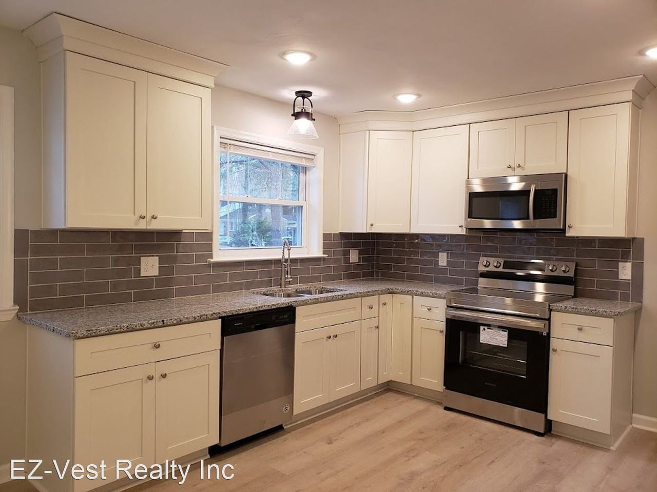 516 Vaughan Ave - Photo 3 of 21