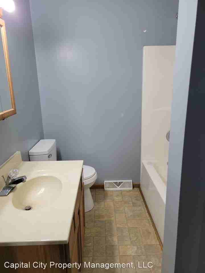 430 S 5th St - Photo 2 of 8
