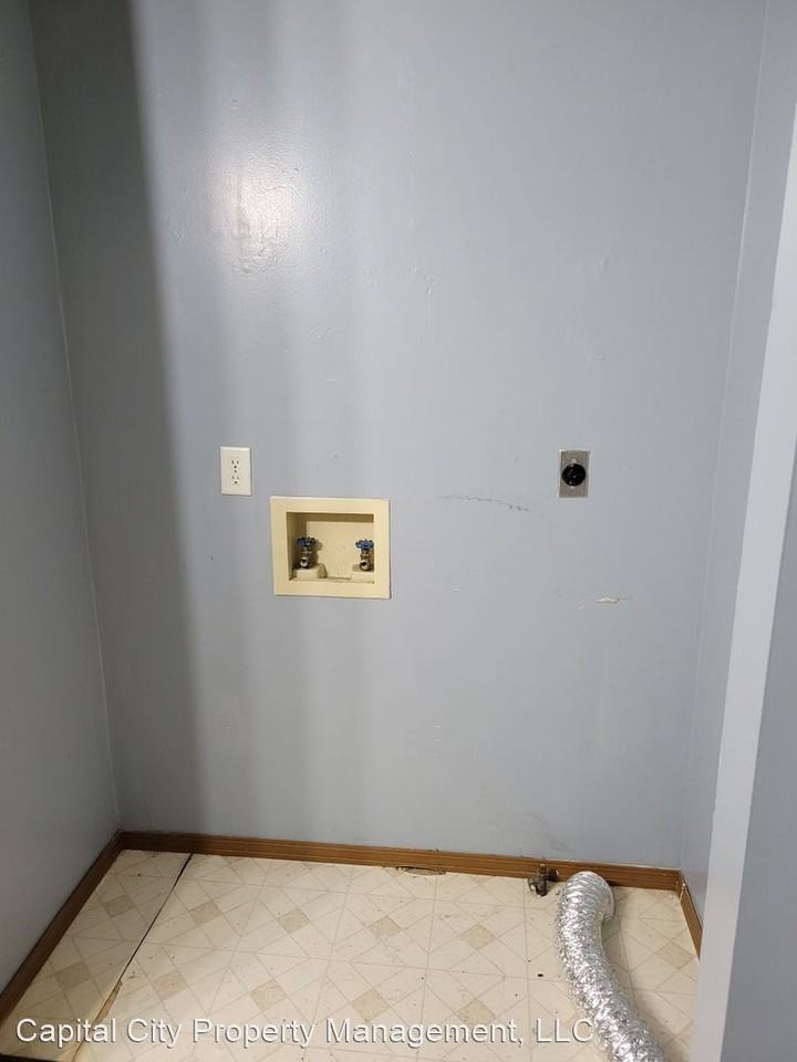 430 S 5th St - Photo 3 of 8