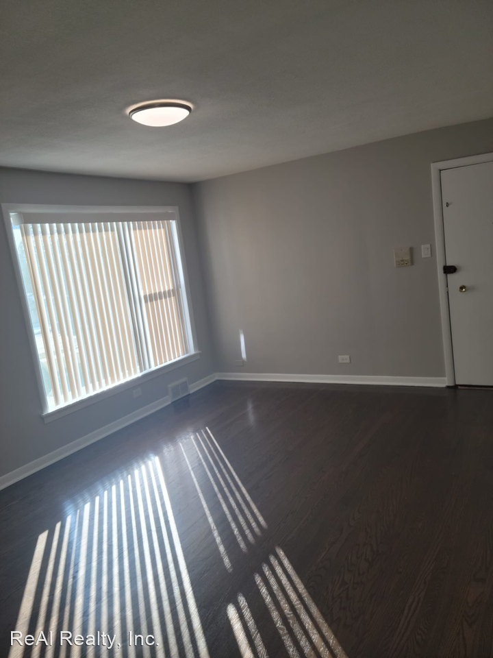 15141520 W. 99th St. 1528 W. 99th St. Apartments in Beverly, Chicago