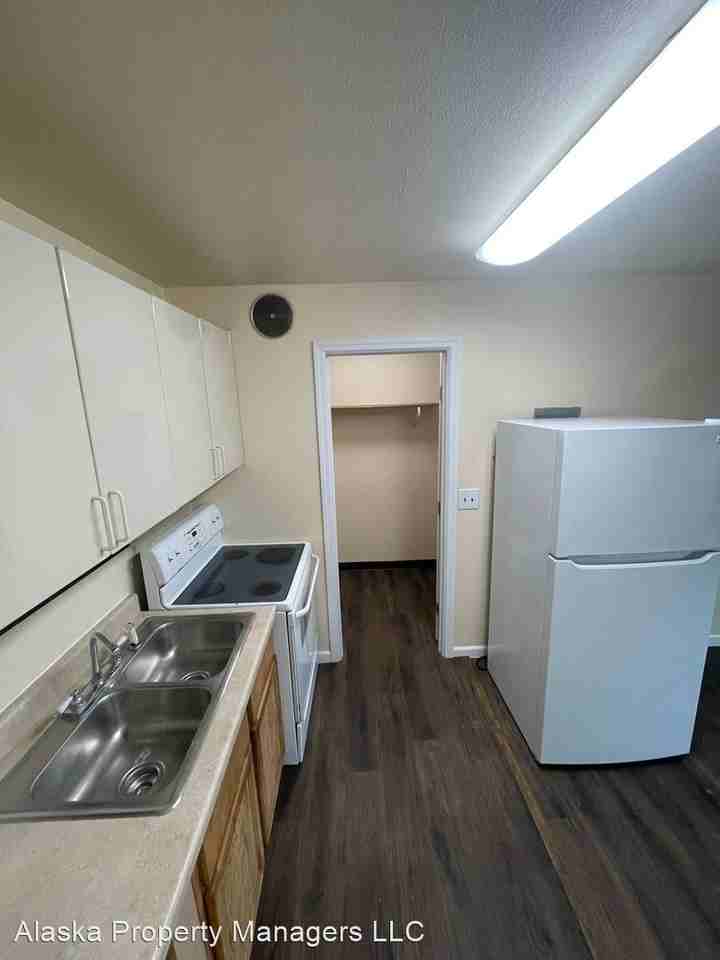 128 N Klevin St - Photo 3 of 7