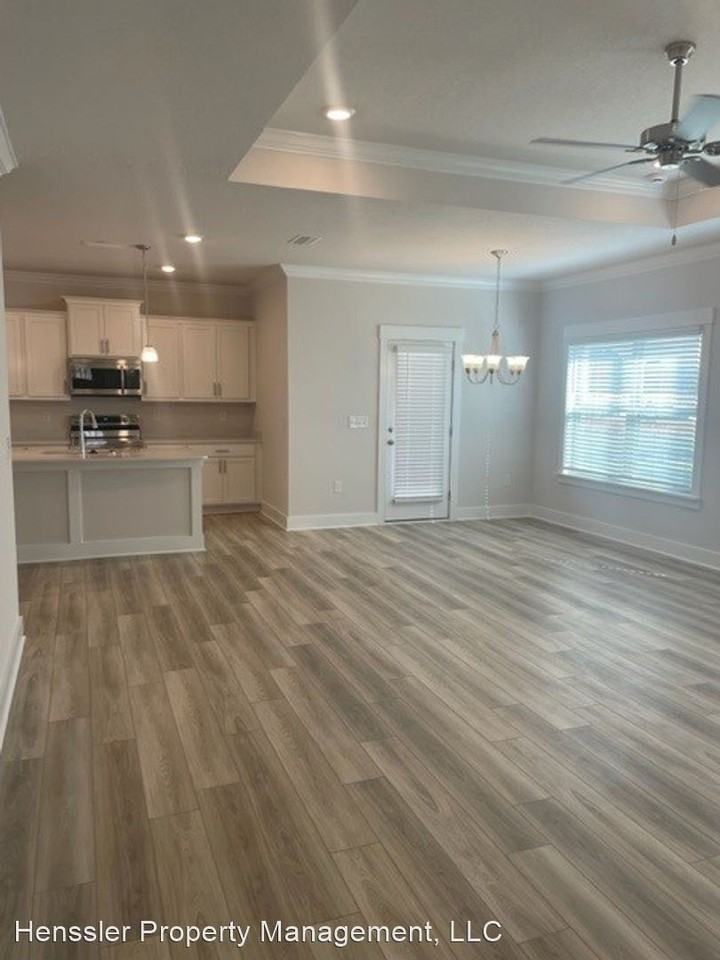 1718 Grouse St - Photo 3 of 18