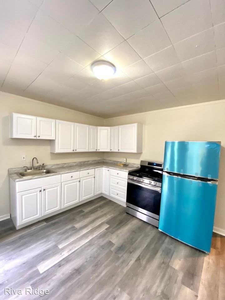 910 Smithton Ave Fl 1 - Photo 2 of 13
