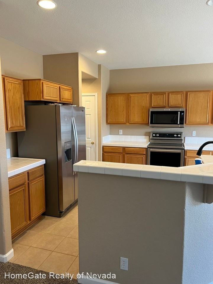 6710 Bambey Dr - Photo 3 of 16