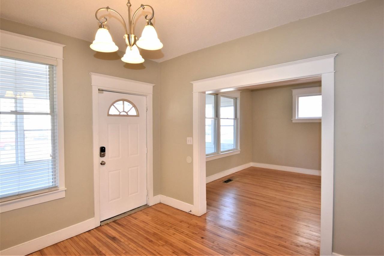 1498 Selby Ave - Photo 2 of 11