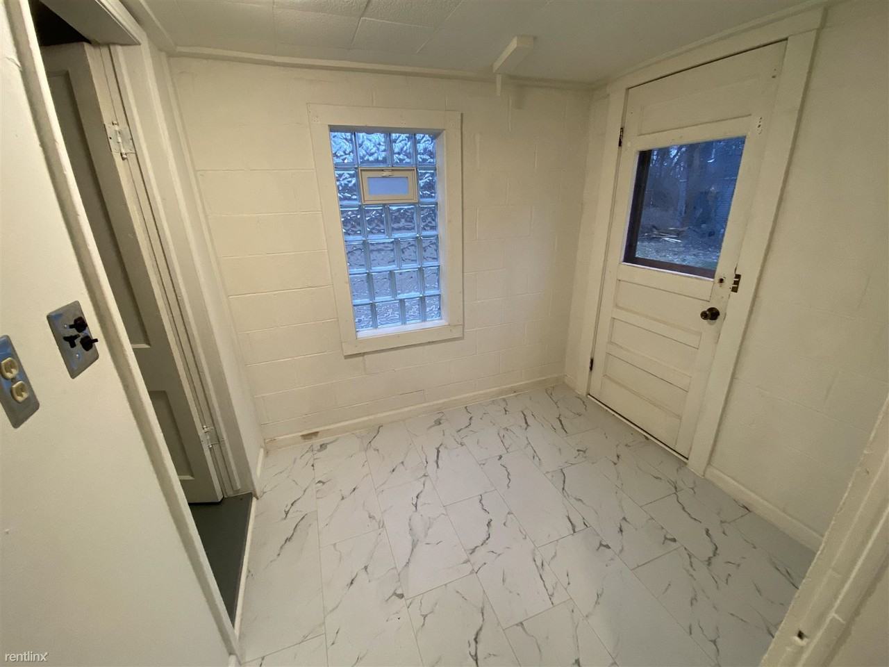 21240 Randall St - Photo 2 of 9